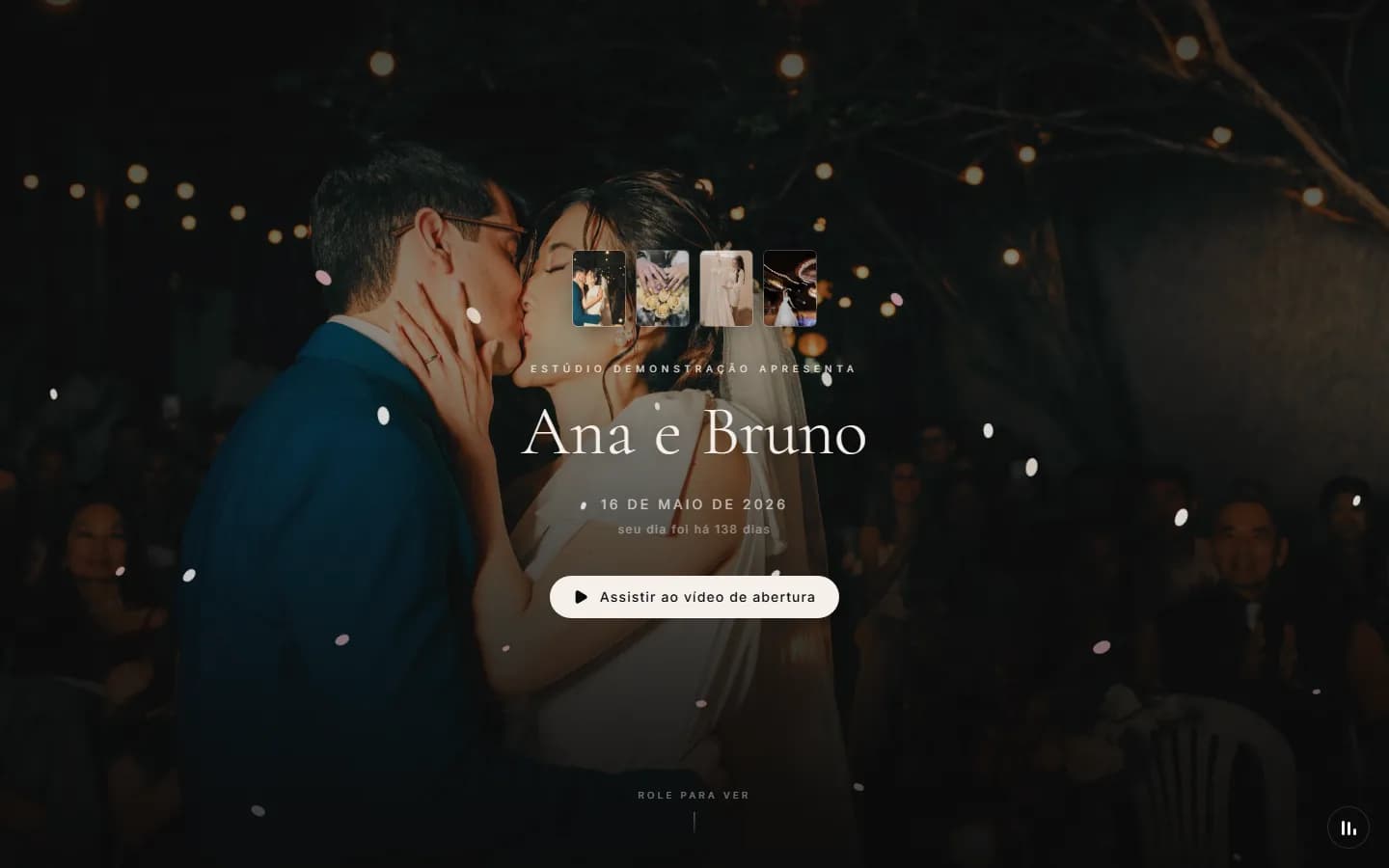 Página de entrega do casal aberta no navegador do computador, com a foto do casal, o nome Ana e Bruno e o botão Assistir ao vídeo de abertura