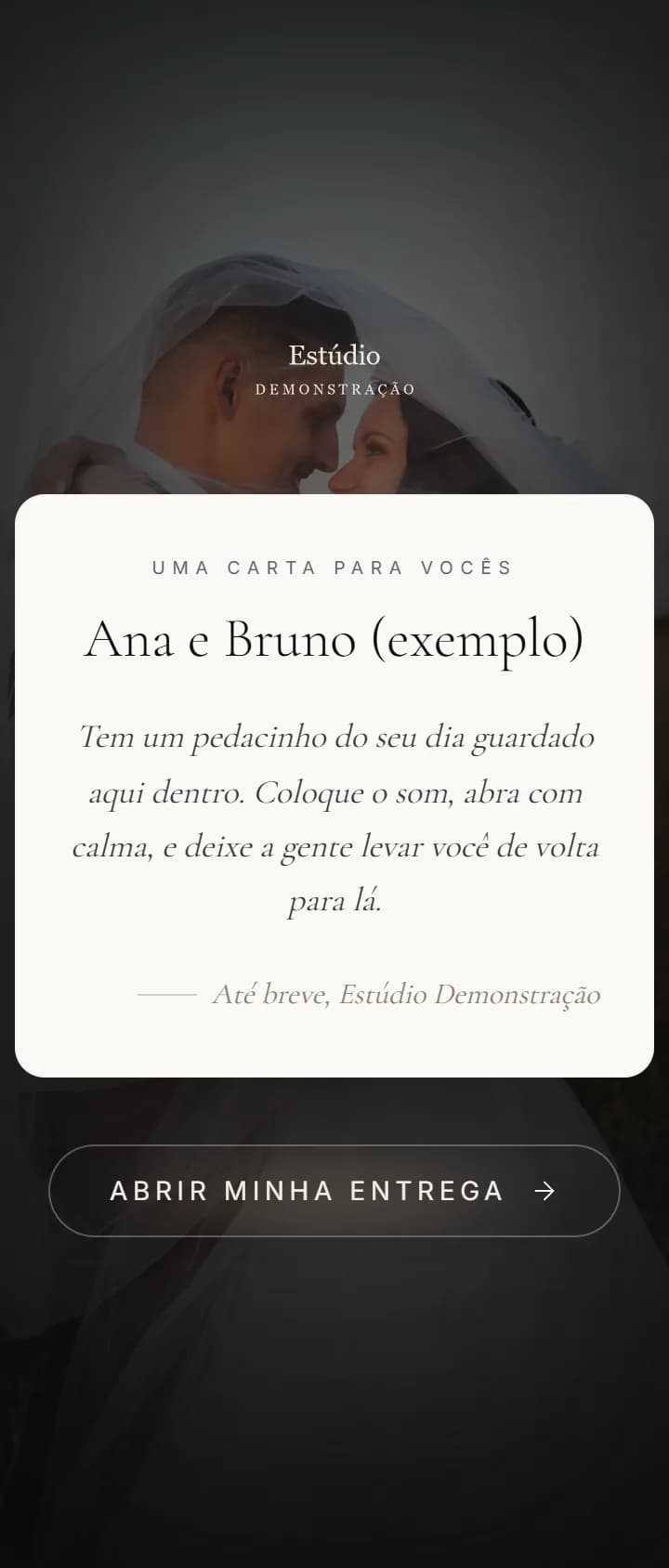 Tela de abertura da entrega no celular, com a mensagem do estúdio e o botão Abrir minha entrega